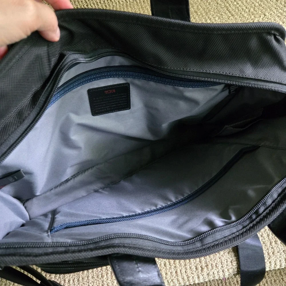 Tumi Alpha 2 Slim Deluxe Briefcase Portfolio 26110D2 Ballistic Nylon Laptop Read
